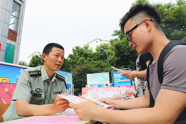 高校征兵：衡陽師范學(xué)院掀起一股股參軍熱潮